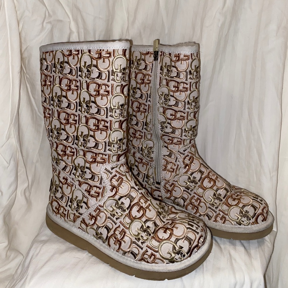 UGG BOOTS